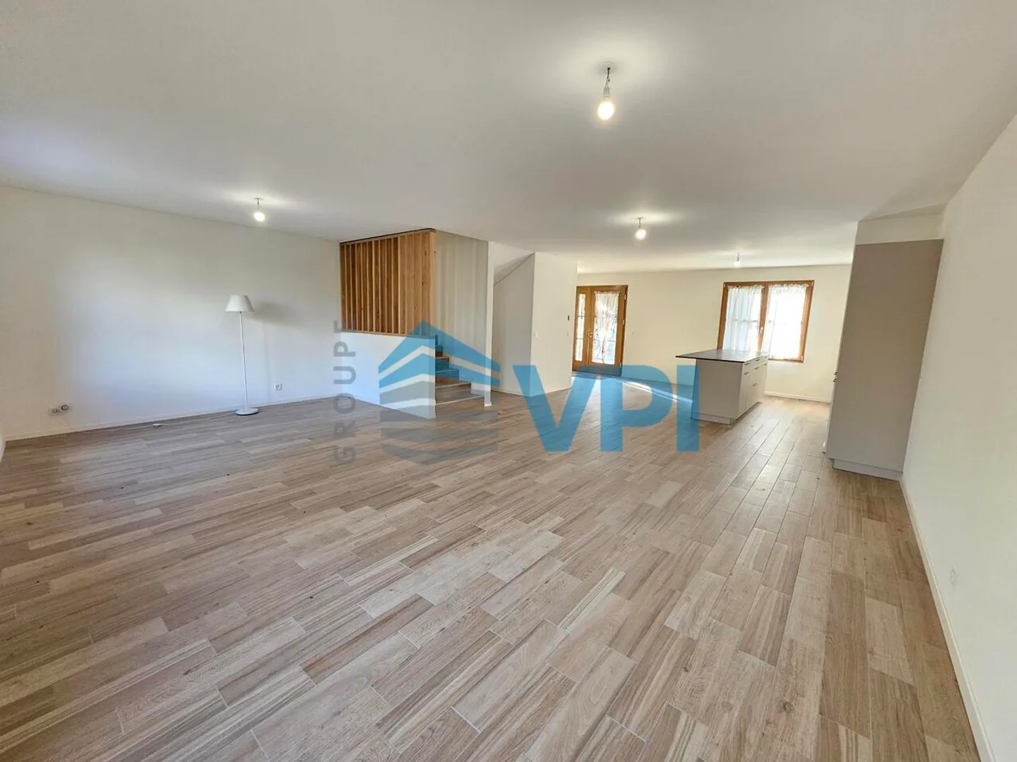 Belle maison jumelée de 6 pièces avec terrasse et jardin privés à B - Photo 10 sur 13