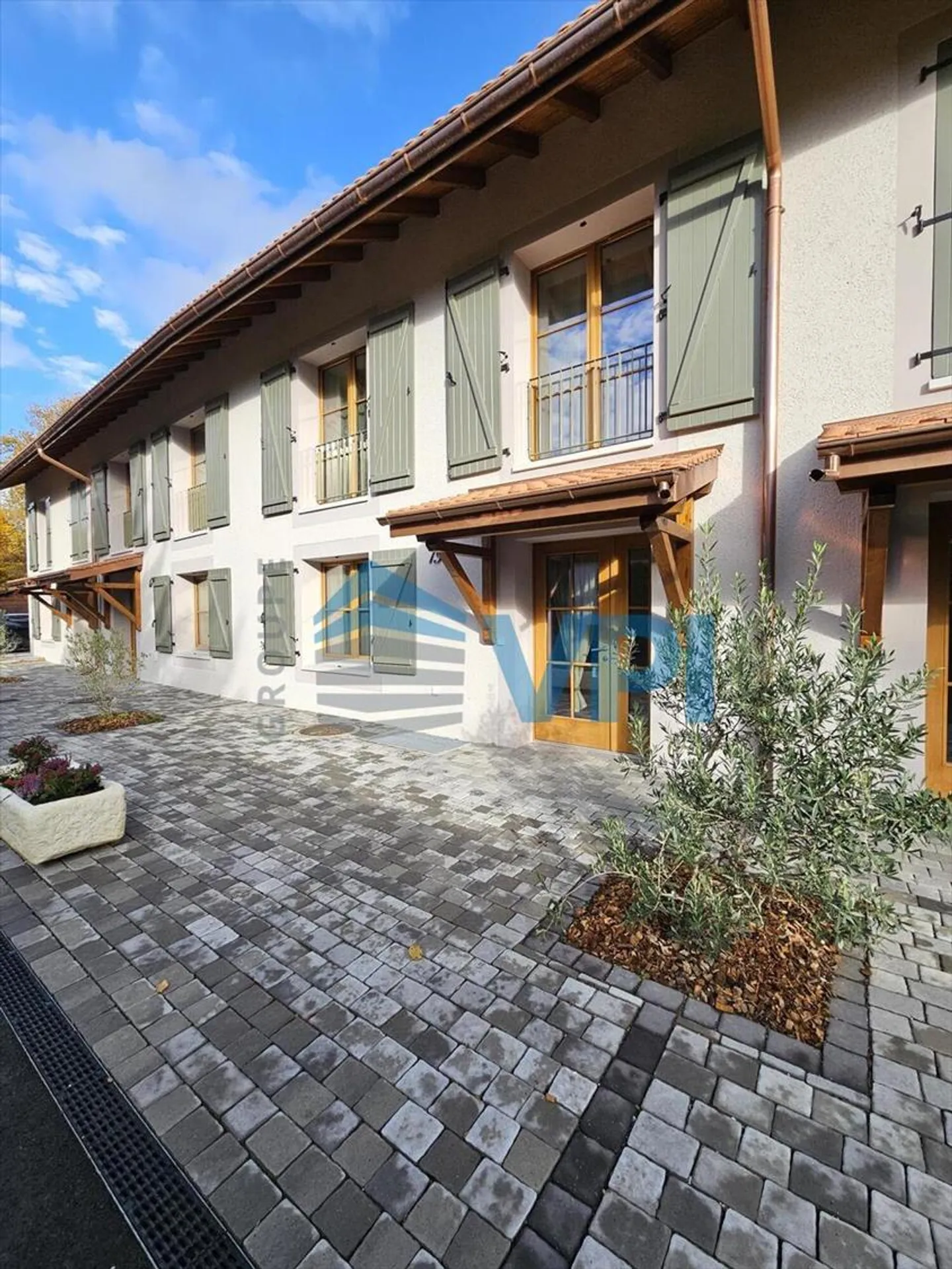 Belle maison jumelée de 6 pièces avec terrasse et jardin privés à B - Photo 12 sur 13