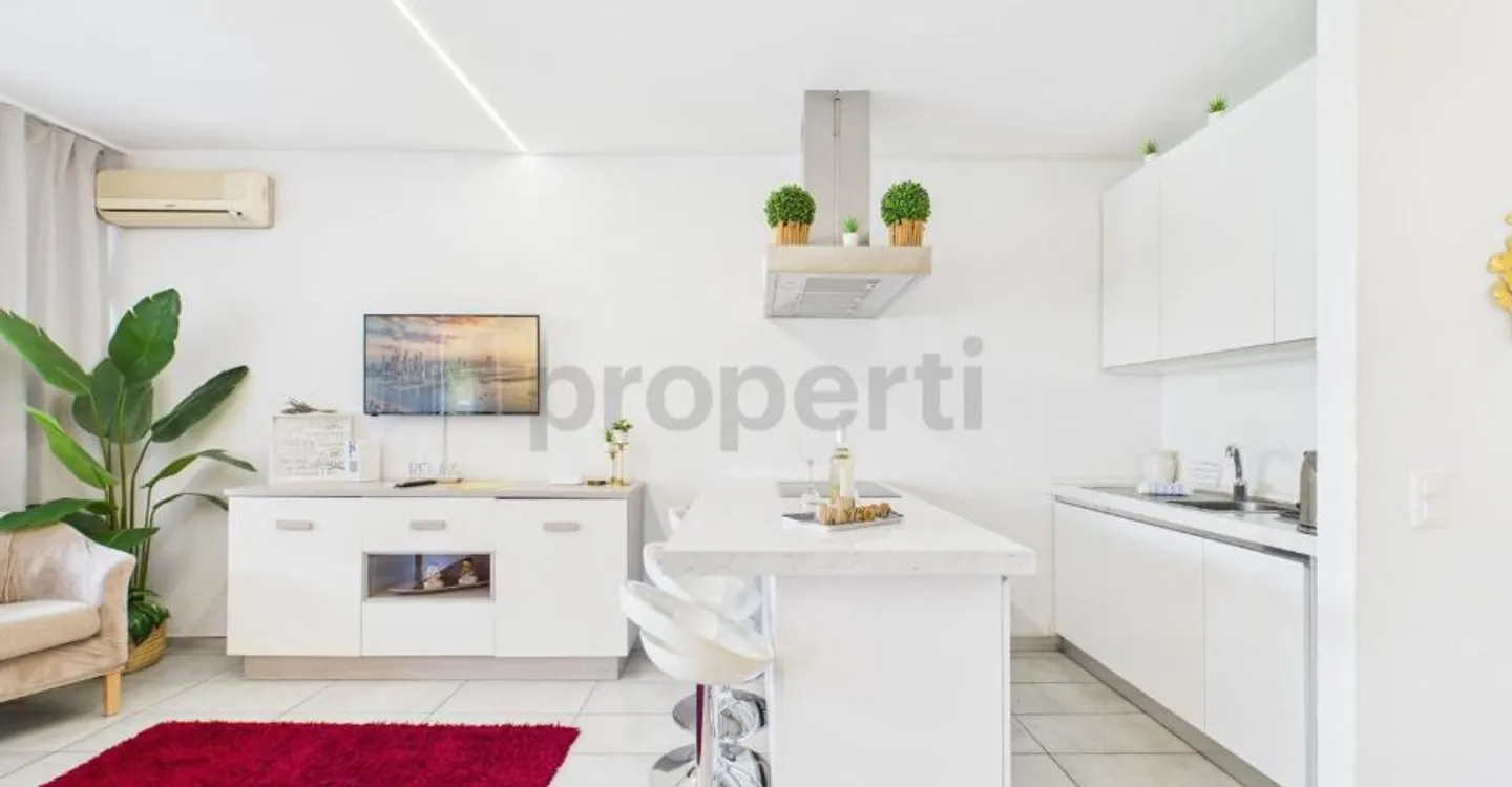 Appartement de 2,5 pièces avec vue sur le lac et piscine en copropriété  idéal comme résidence principale, secondaire ou investissement pour locations de courte durée ! - Photo 2 of 10