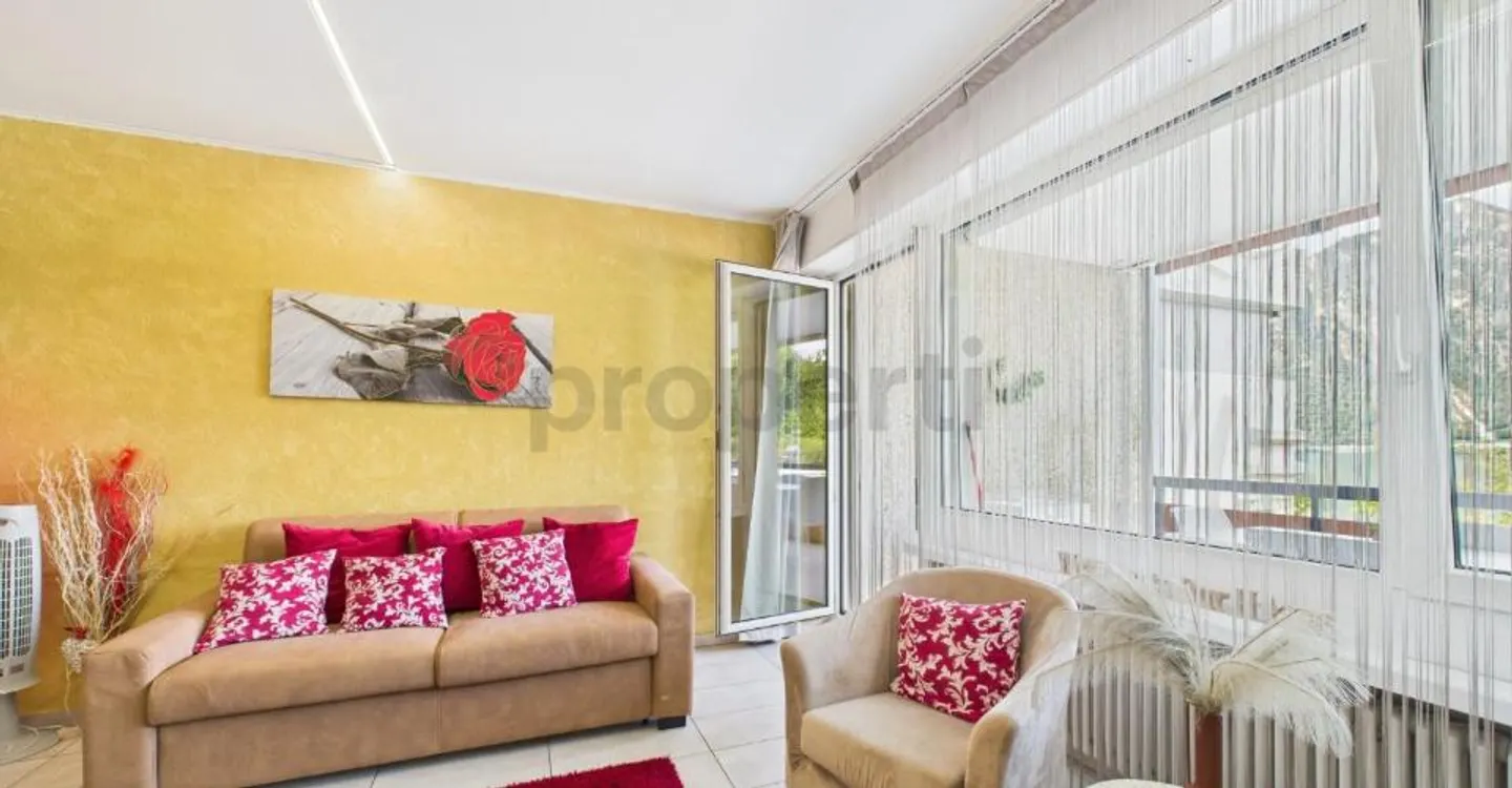 Appartement de 2,5 pièces avec vue sur le lac et piscine en copropriété  idéal comme résidence principale, secondaire ou investissement pour locations de courte durée ! - Photo 4 of 10