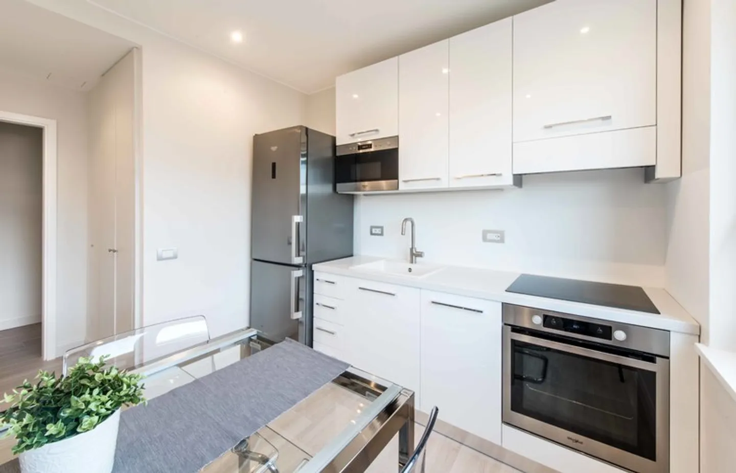 2½ ZI-WOHNUNG IN LUGANO (TI), MÖBLIERT, TEMPORÄR - Foto 4 von 9