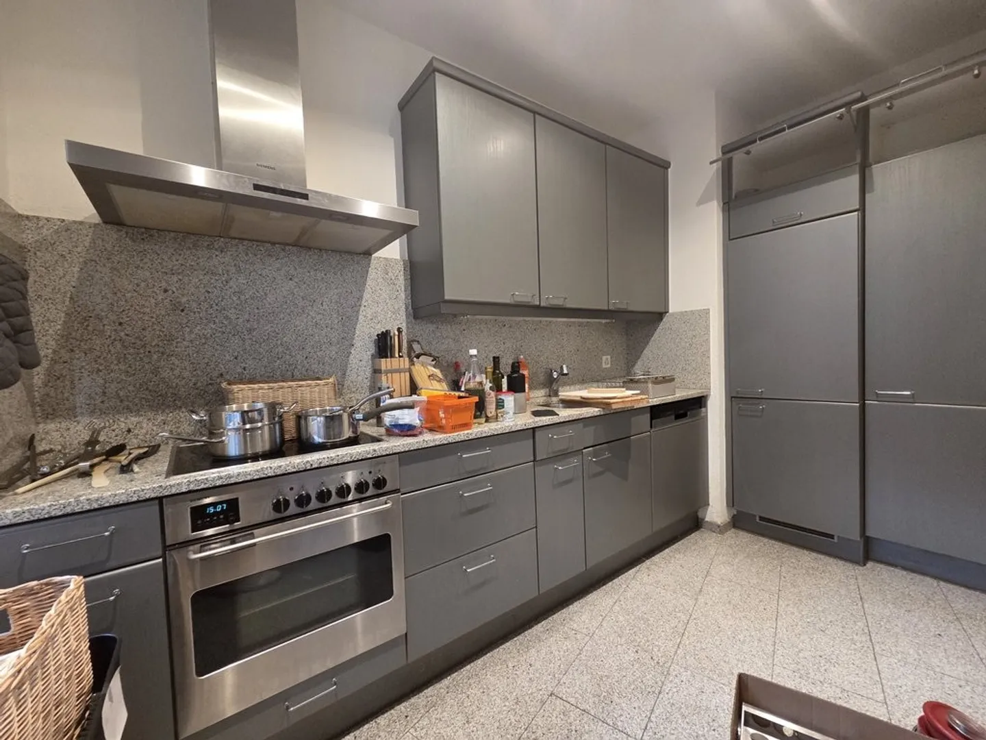 Appartement spacieux de 3,5 pièces dans un emplacement recherché dans le quartier 6 - Photo 2 sur 12