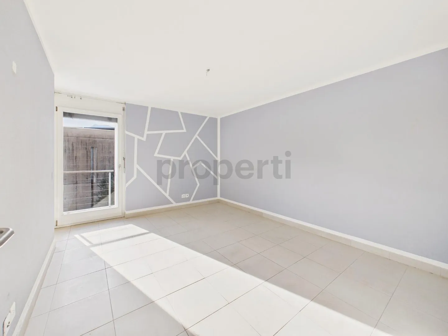 We are selling a beautiful, spacious house in Brione sopra Minusio with pool and garden. (No lake view) - Photo 8 of 11