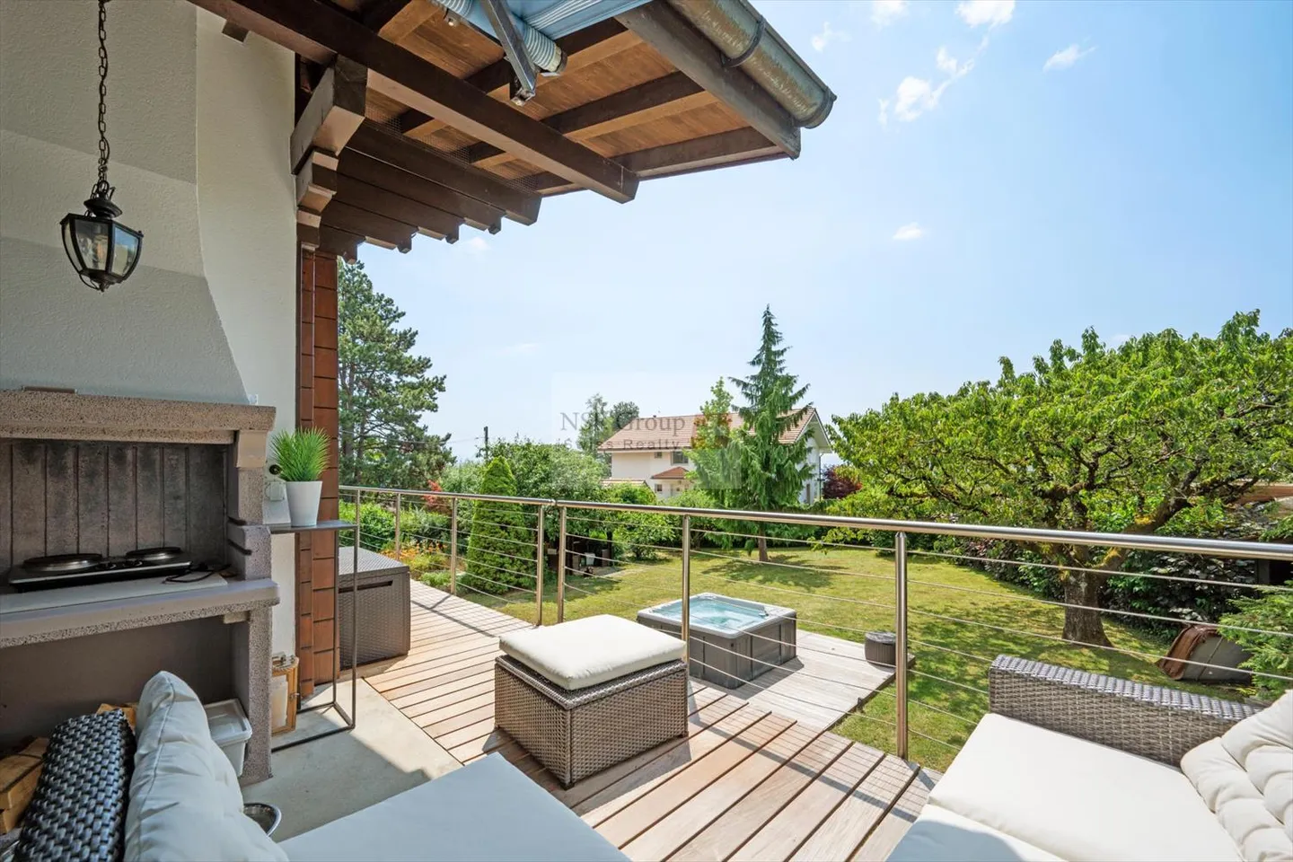 Villa con grande giardino - Foto 1 di 13