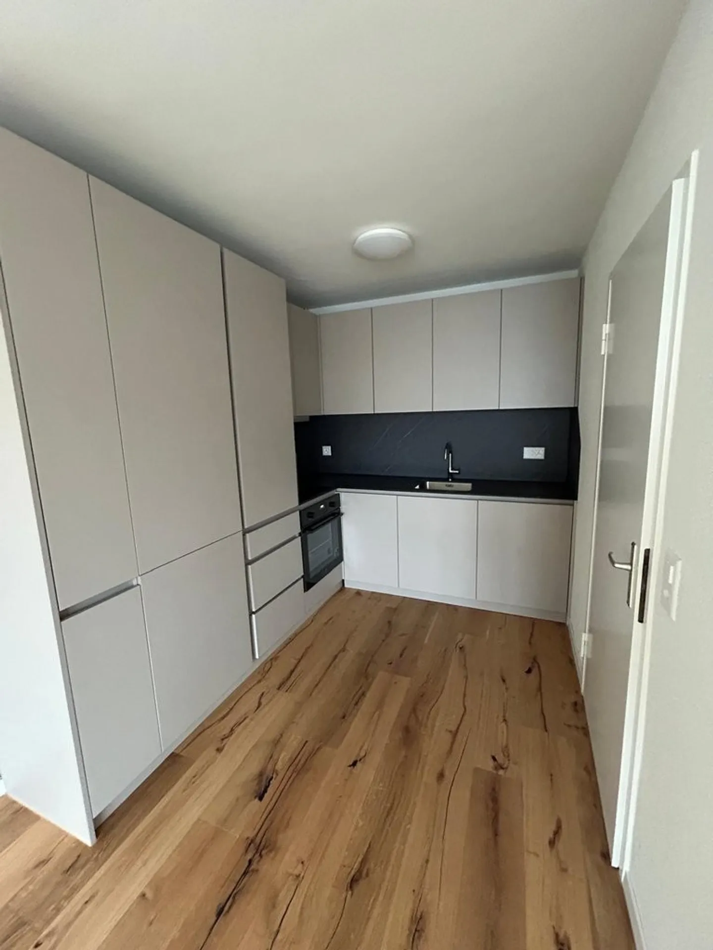 Appartamento moderno di 4 stanze in affitto - Foto 2 di 9