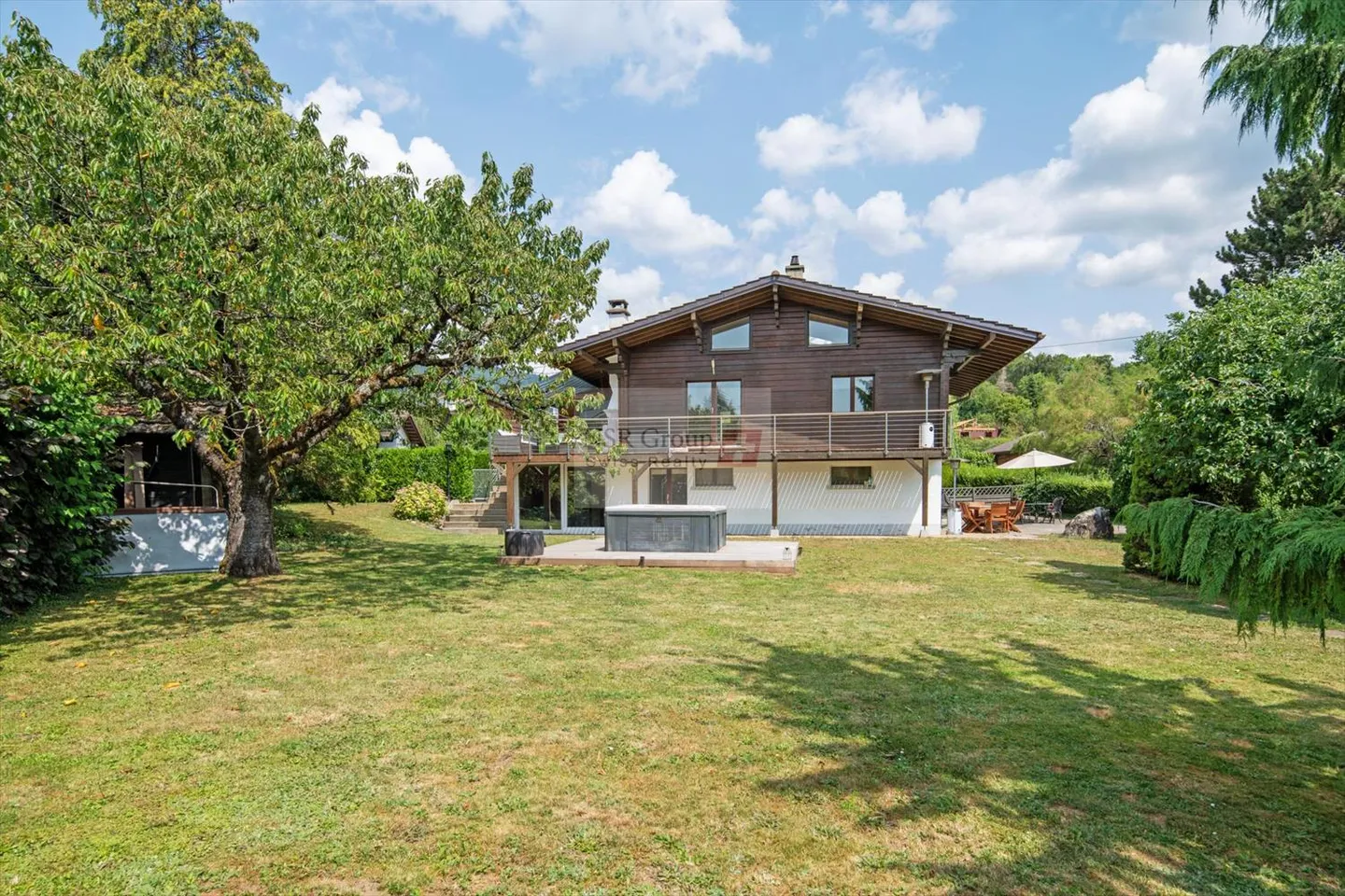 Villa con grande giardino - Foto 10 di 13