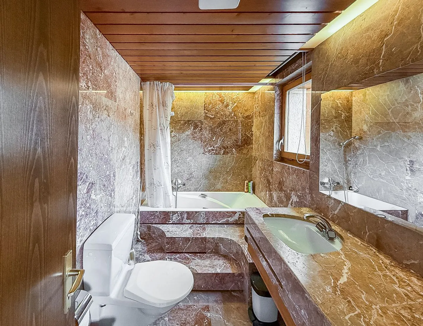 Spacious 5.5 rooms ideally located on the edge of the Crans-Montana golf course - Photo 8 of 8