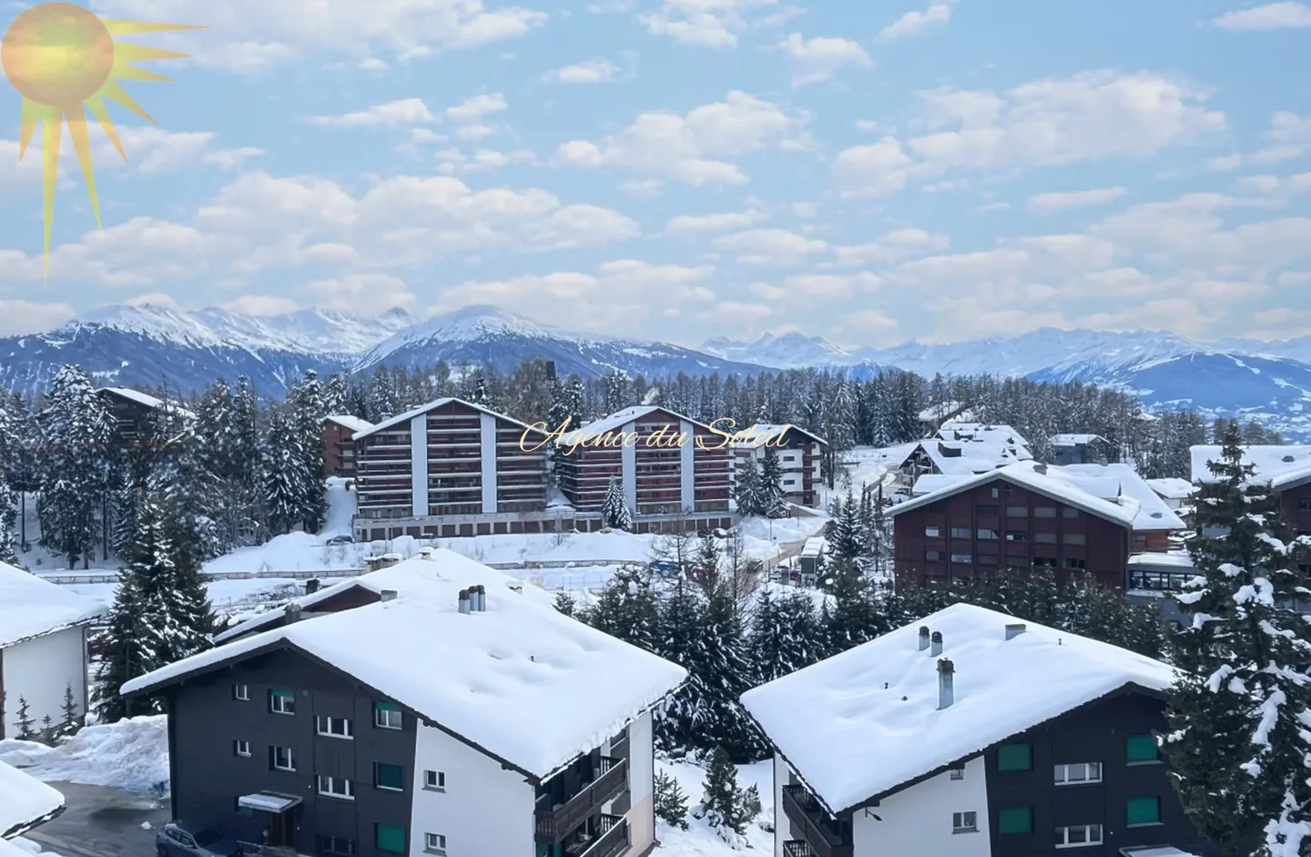 Spacious and bright 4.5-room apartment near 'Regent College' - Photo 1 of 11