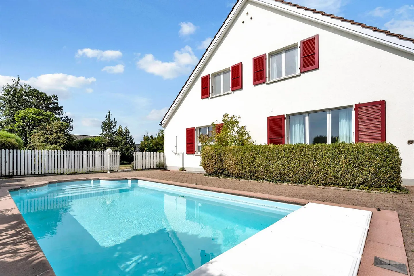 Spacious Living with Unobstructed Views - Family Residence with Pool in Frauenkappelen - Photo 3 of 13