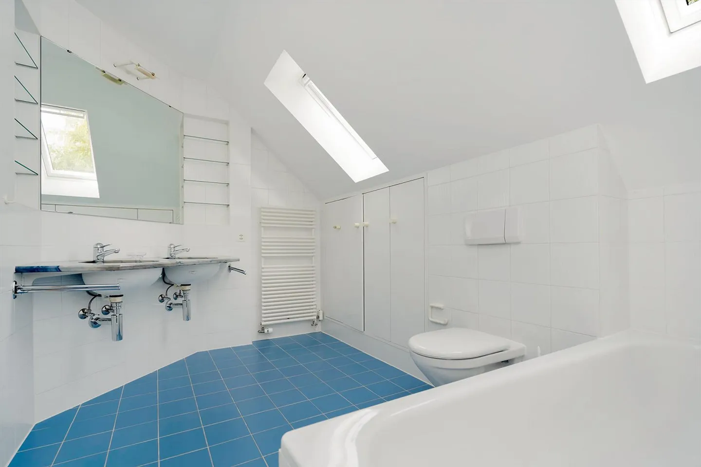 Spacious Living with Unobstructed Views - Family Residence with Pool in Frauenkappelen - Photo 10 of 13