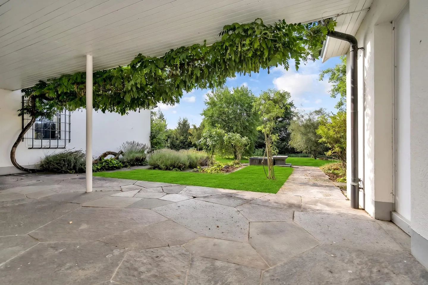 Spacious Living with Unobstructed Views - Family Residence with Pool in Frauenkappelen - Photo 11 of 13