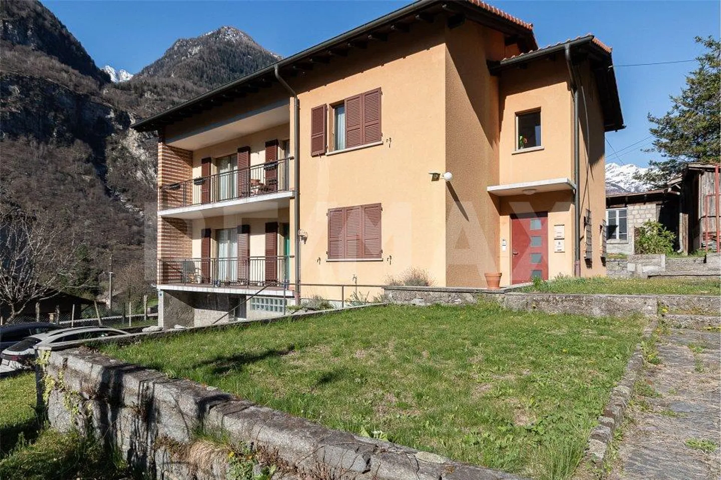 Casa bifamiliare ristrutturata - Foto 1 di 13
