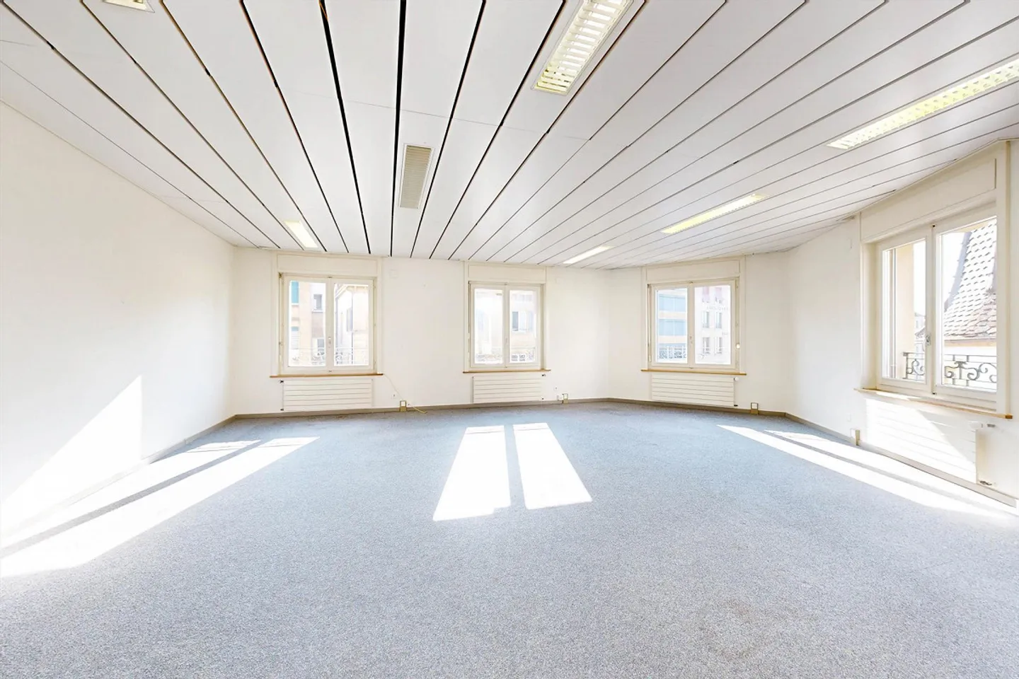 Suchen Sie einen Arbeitsplatz im Stadtzentrum von Neuenburg? - Foto 11 von 12