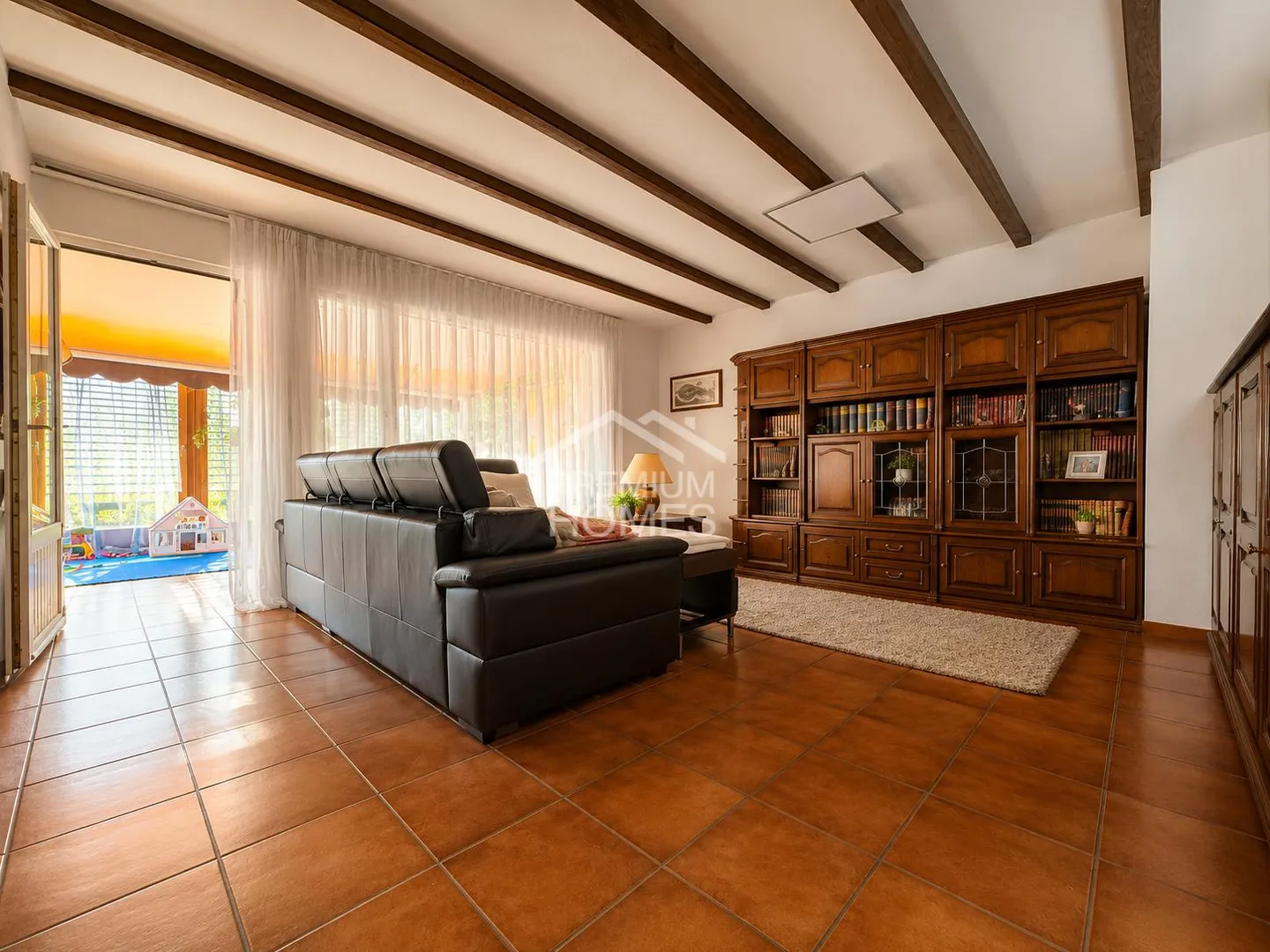 Charming Family Home with Garden - Photo 3 of 13