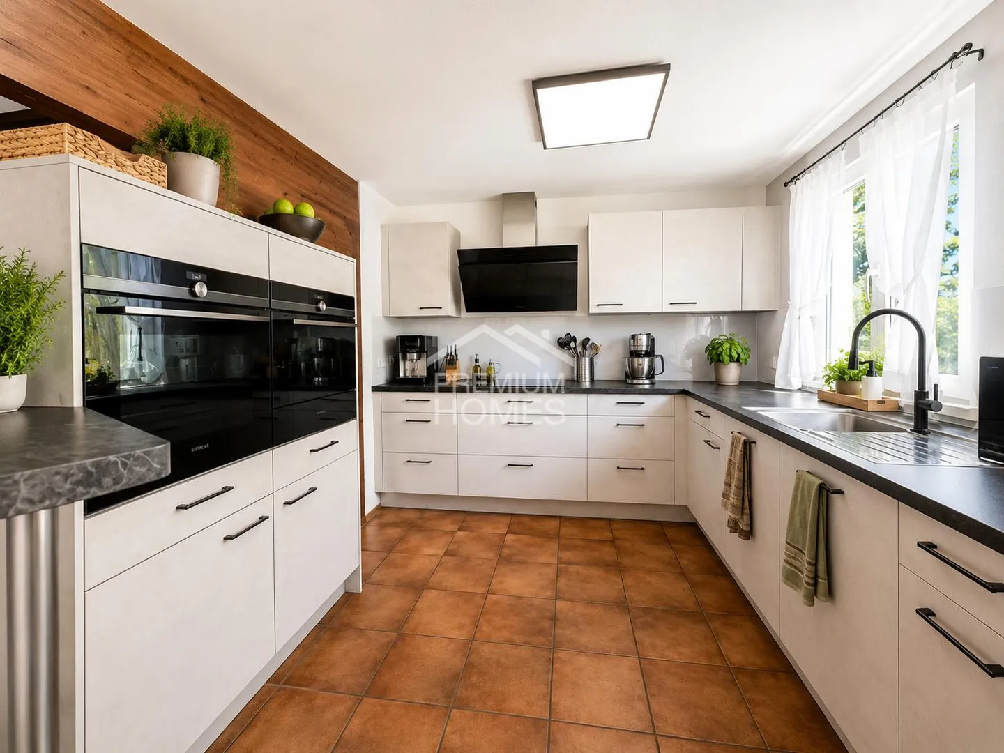 Charming Family Home with Garden - Photo 4 of 13