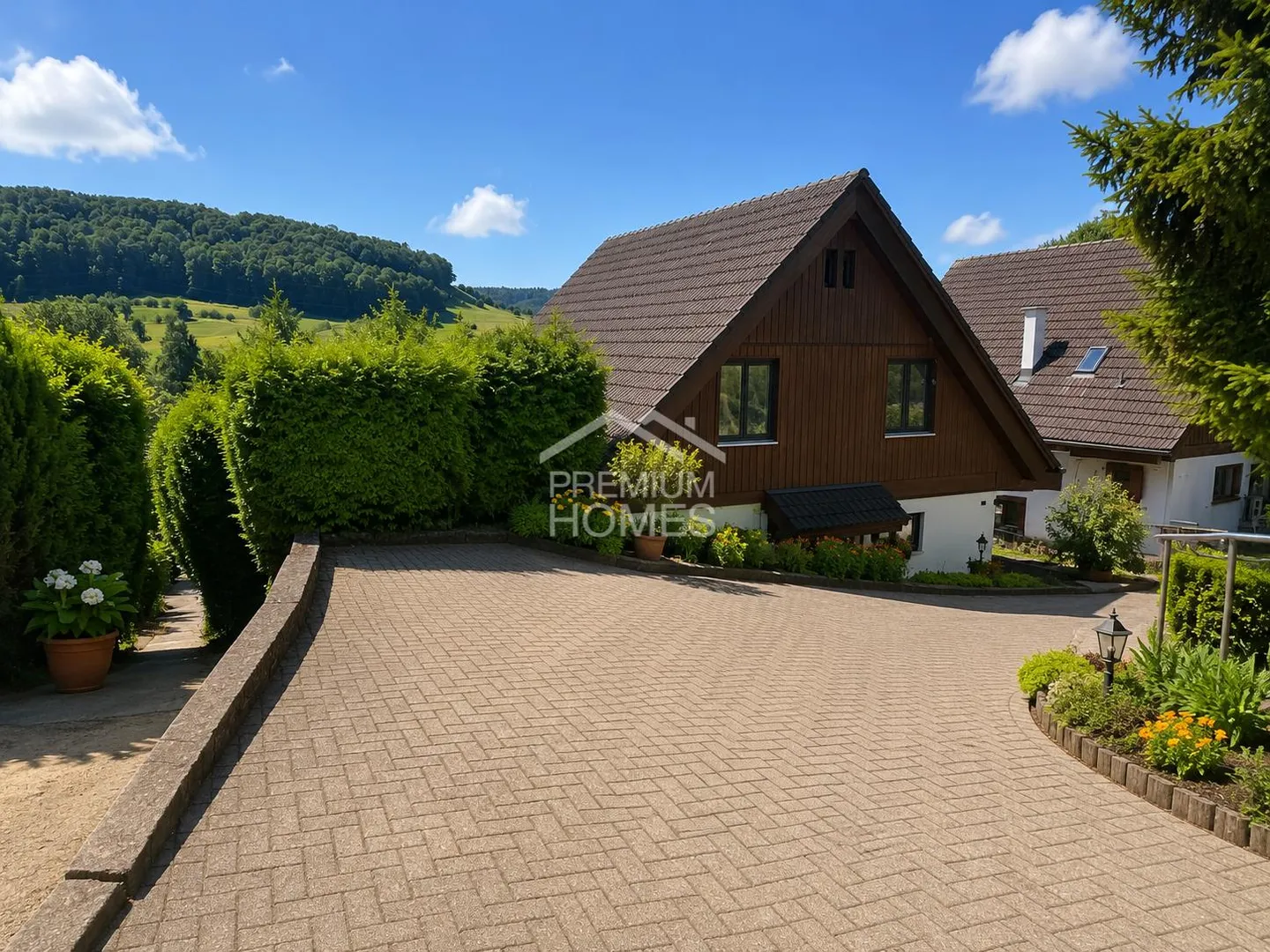 Charming Family Home with Garden - Photo 2 of 13
