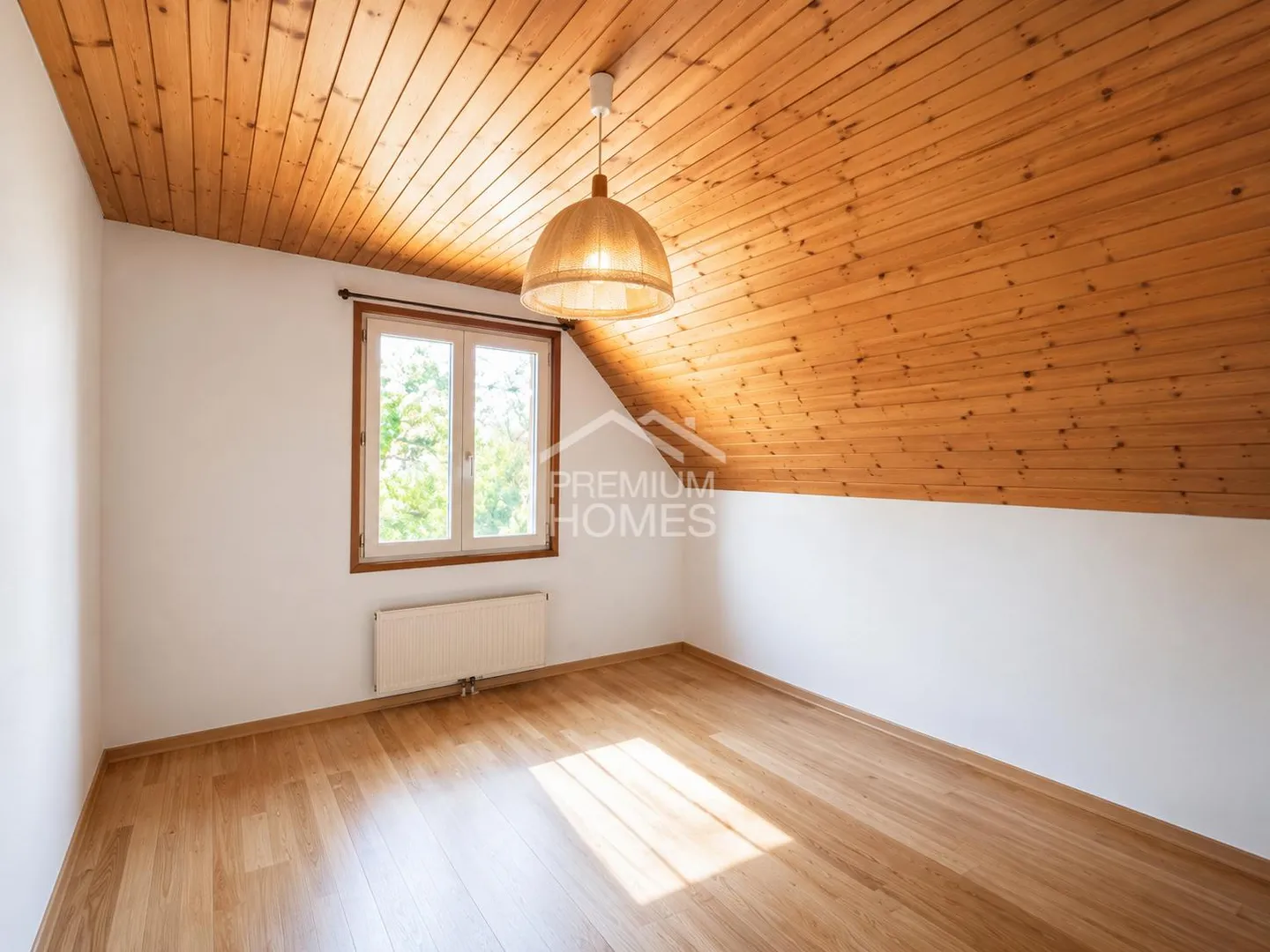 Charming Family Home with Garden - Photo 10 of 13