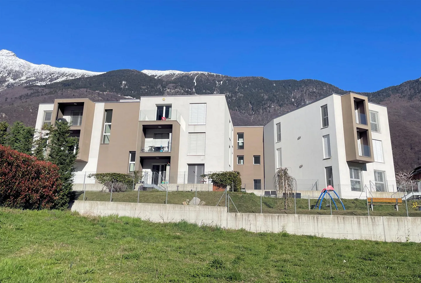 Nouvel appartement dans une élégante résidence dans un quartier pratique et calme - Photo 1 sur 13