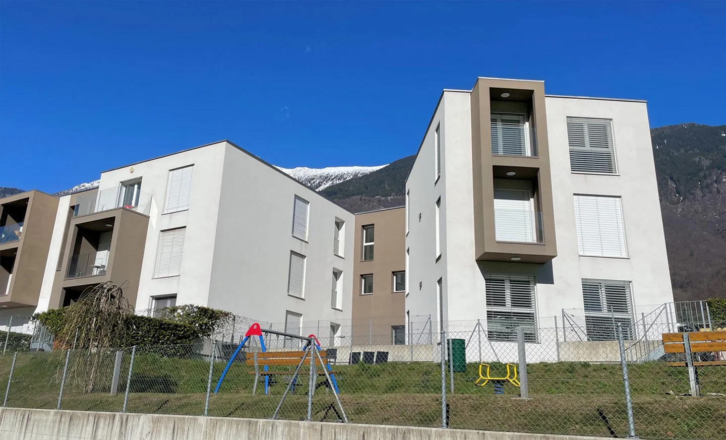 Nouvel appartement dans une élégante résidence dans un quartier pratique et calme - Photo 3 sur 13