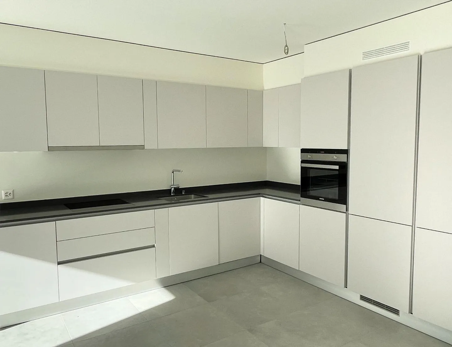 Nouvel appartement dans une élégante résidence dans un quartier pratique et calme - Photo 8 sur 13
