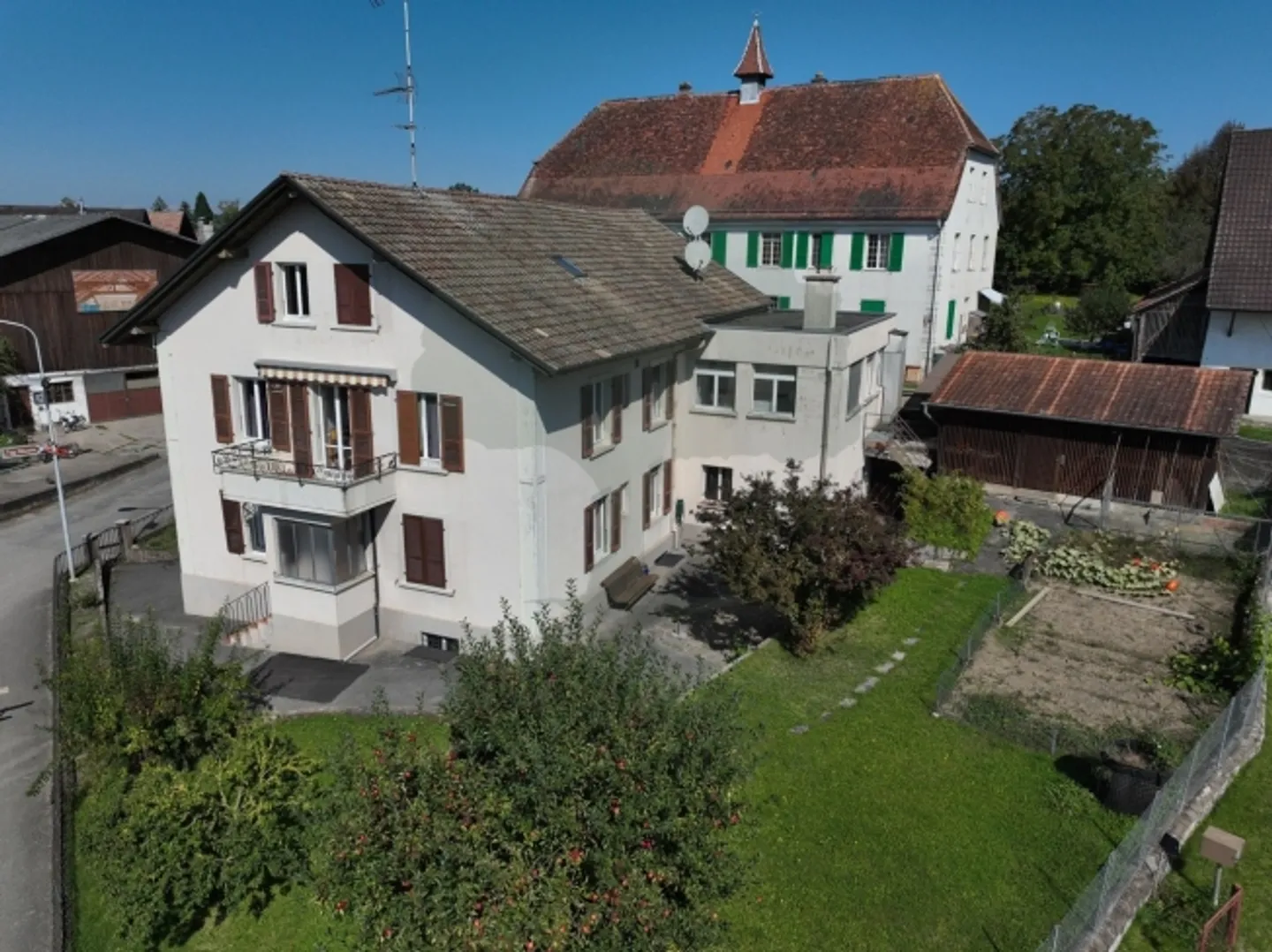 Mixed building in Bonfol – A living environment between nature and potential - Photo 1 of 20