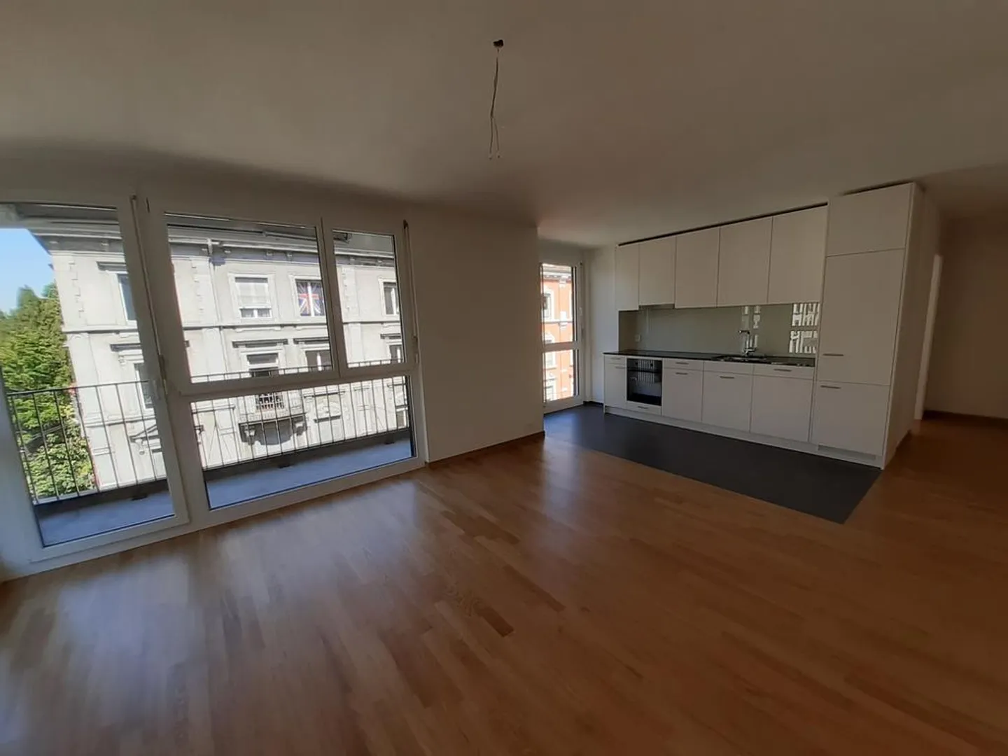 Appartamento moderno di 2,5 stanze in affitto - Foto 2 di 4