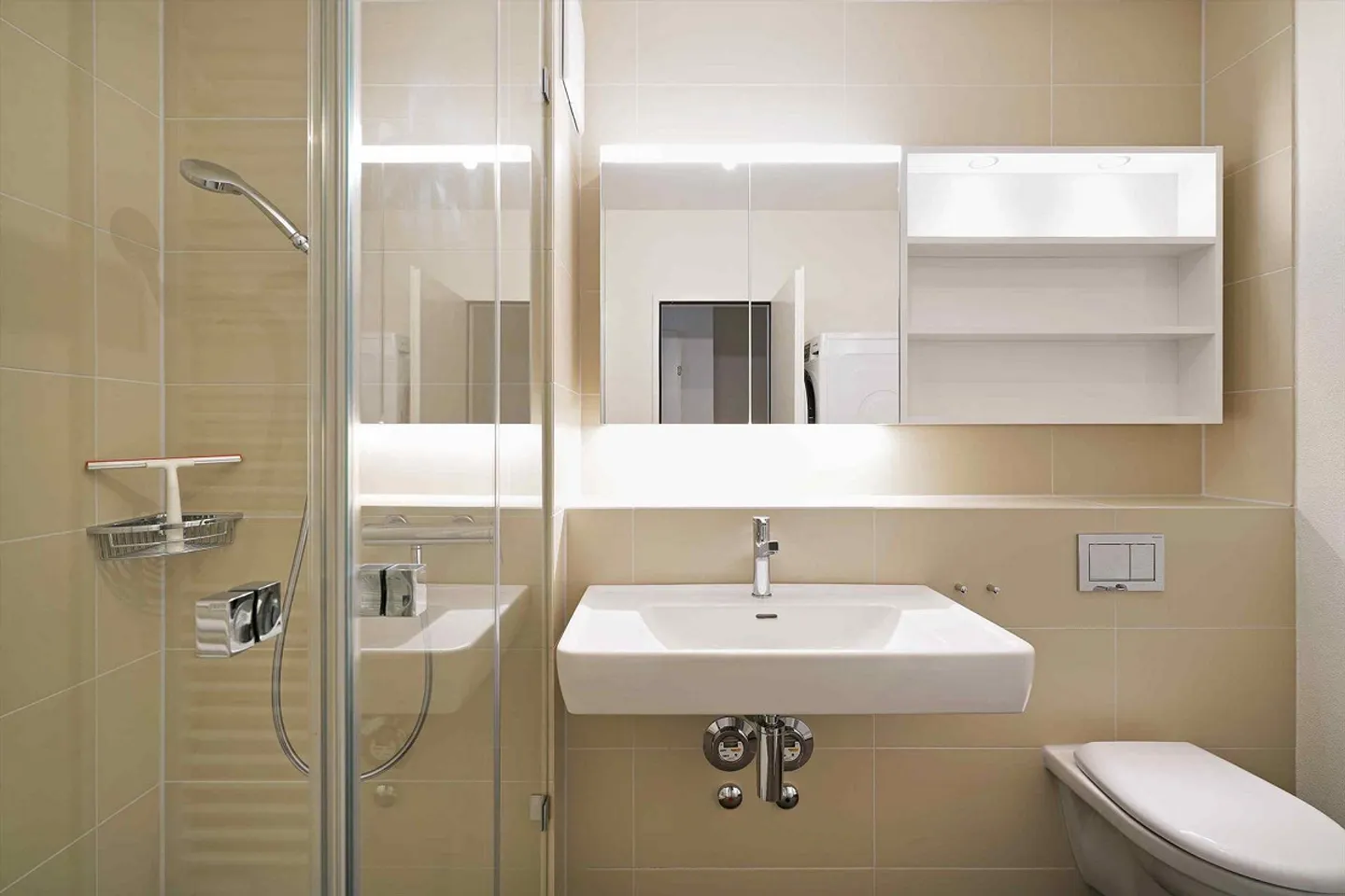Modern Apartment Near Claraplatz - Photo 2 of 4