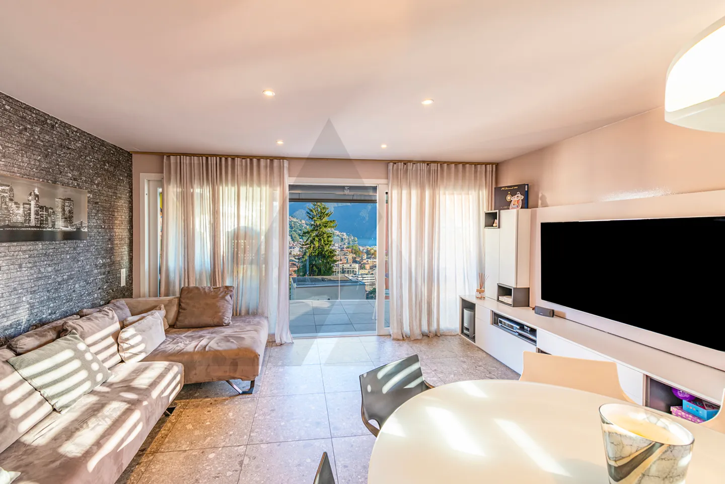 ELEGANTE APPARTAMENTO VICINO ALLA CITTÀ - Foto 2 di 12