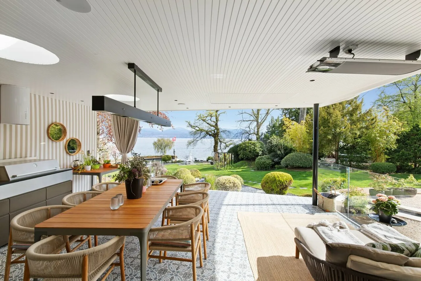 «Erhabene Architektenvilla am Wasser» - Foto 1 von 17