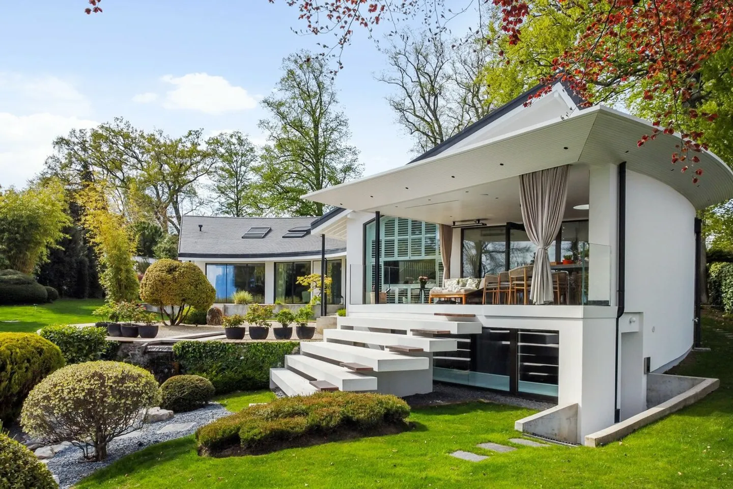 «Erhabene Architektenvilla am Wasser» - Foto 2 von 17