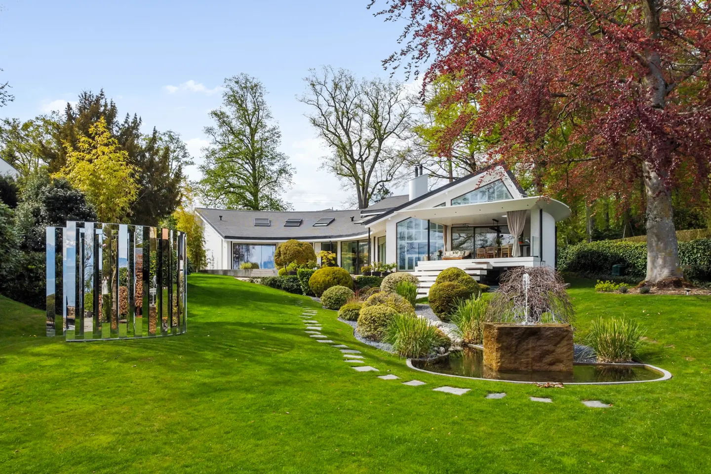 «Erhabene Architektenvilla am Wasser» - Foto 3 von 17