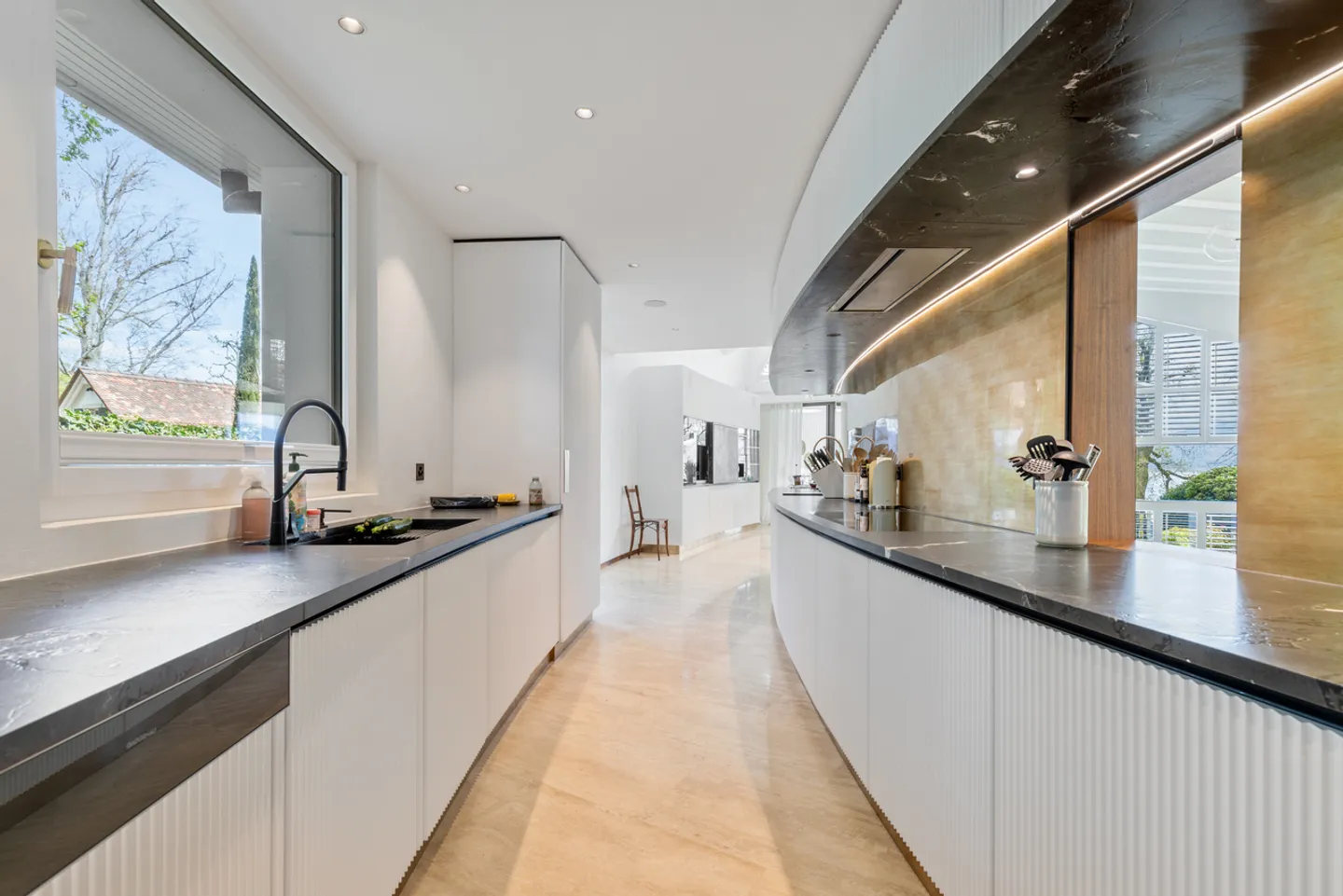 «Erhabene Architektenvilla am Wasser» - Foto 6 von 17