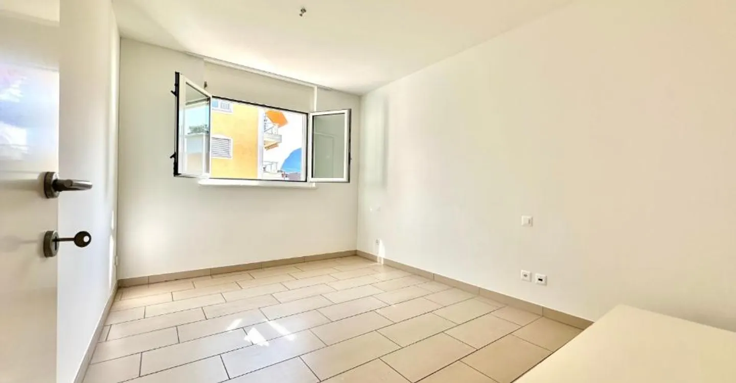 Bright 2.5 renovated apartment with balcony in central area - Photo 6 of 11