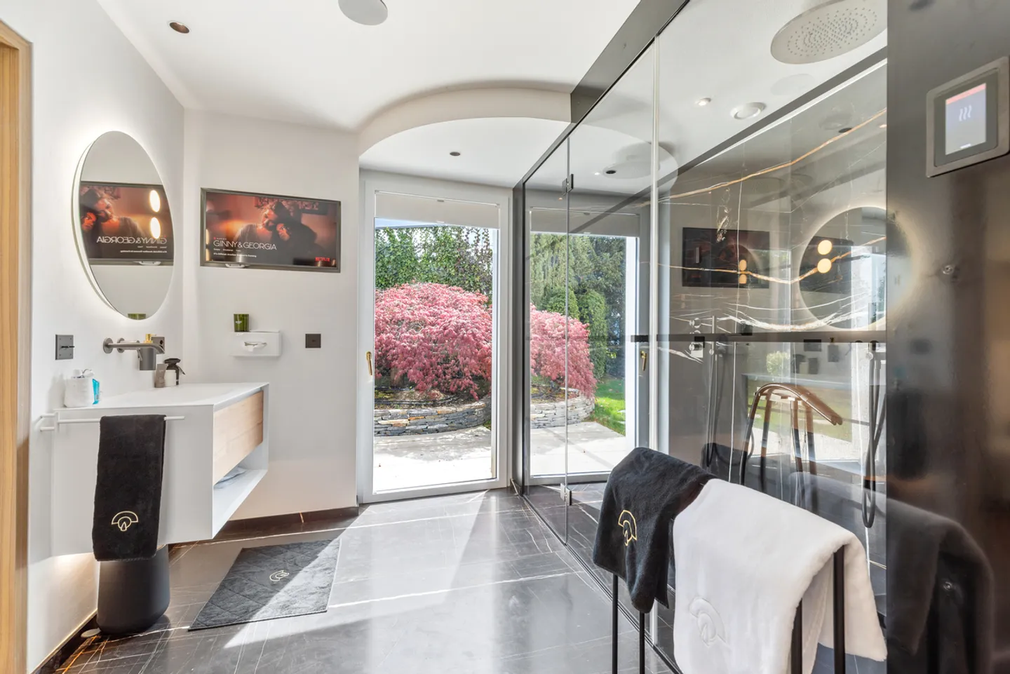 «Erhabene Architektenvilla am Wasser» - Foto 9 von 17