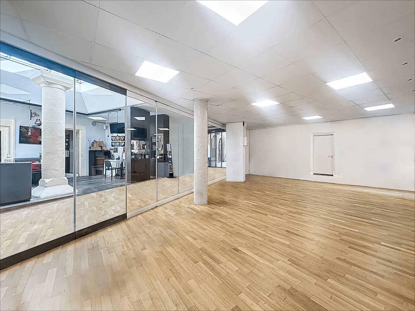 Magnifica arcade di 78 m2 in affitto nel centro iper di Neuchâtel - Foto 3 di 9