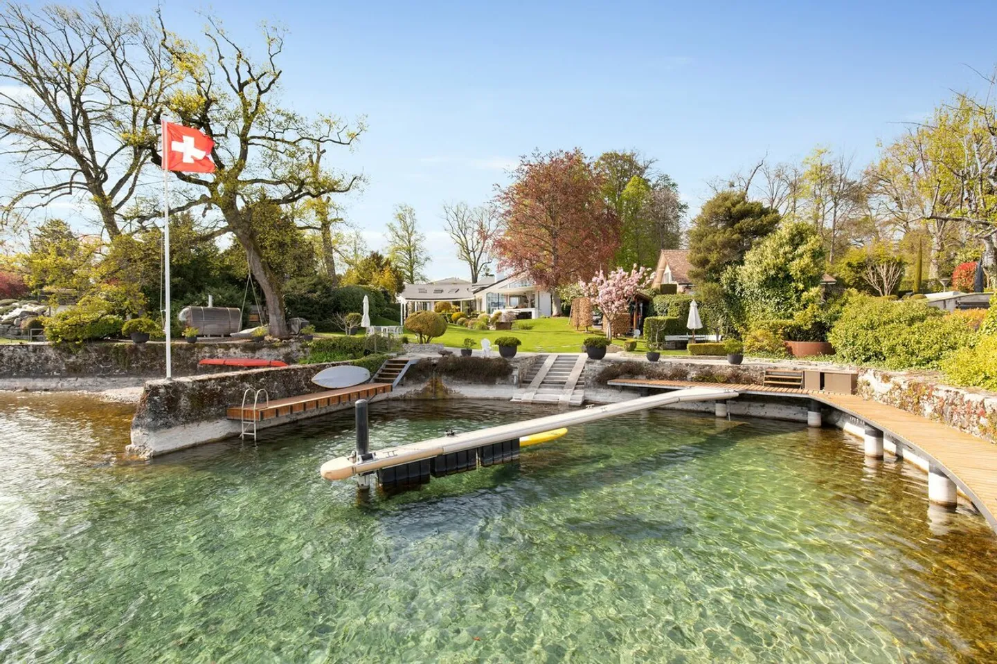 «Erhabene Architektenvilla am Wasser» - Foto 17 von 17