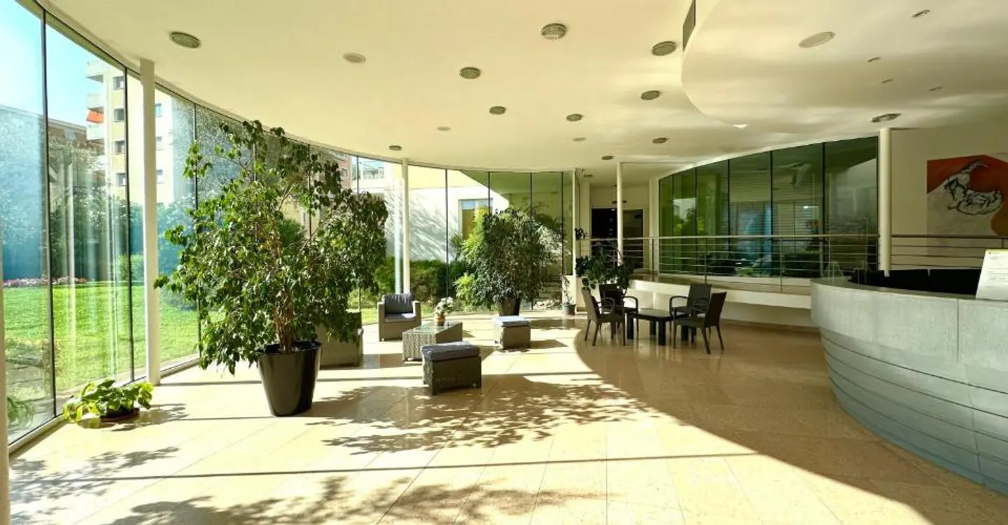 Bright 2.5 renovated apartment with balcony in central area - Photo 10 of 11