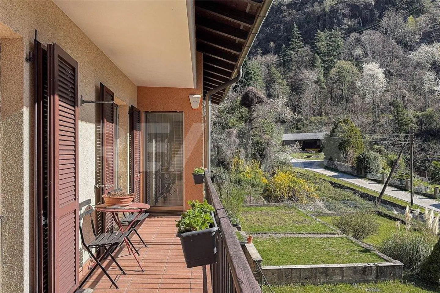 Casa bifamiliare ristrutturata - Foto 11 di 13