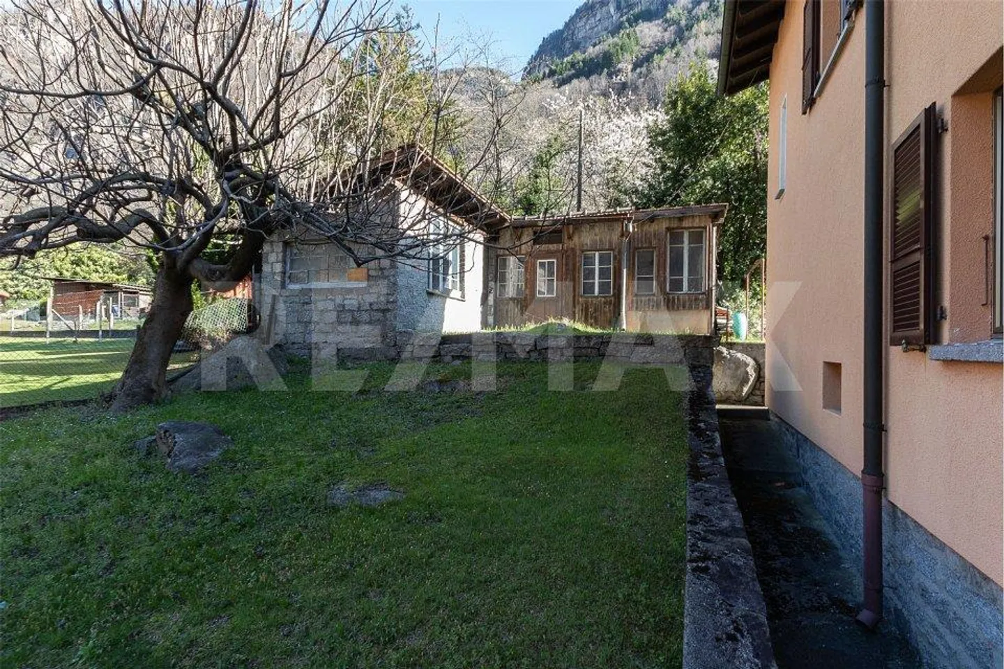 Casa bifamiliare ristrutturata - Foto 12 di 13