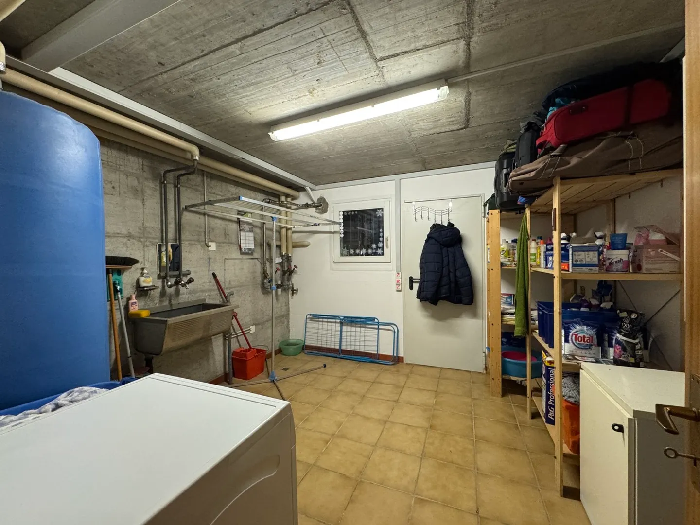 Part of a semi-detached house with spectacular views - Photo 14 of 15