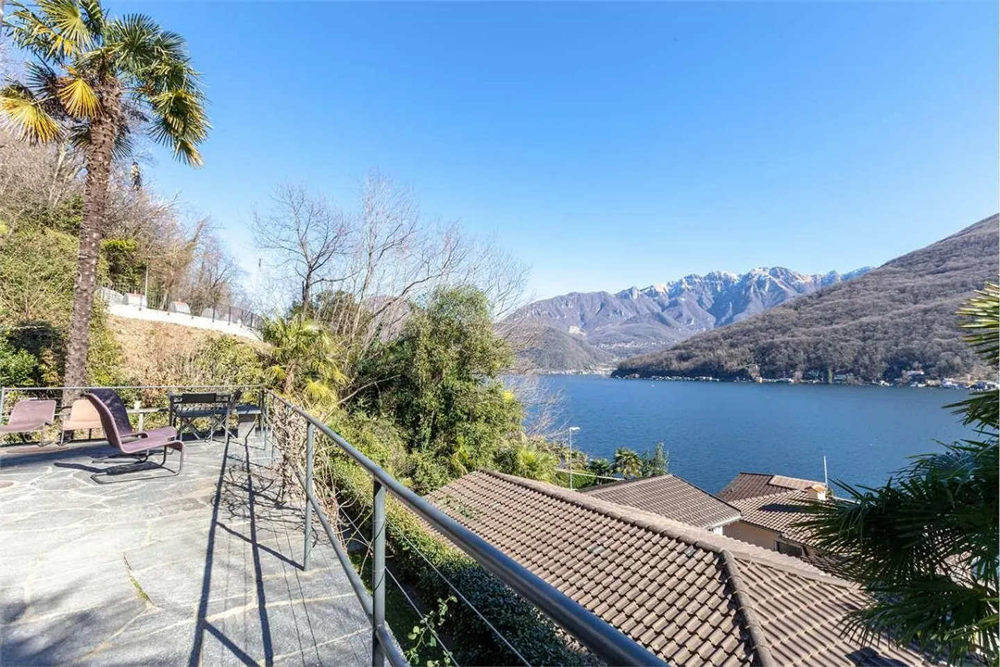Vico Morcote - 2.5 renovated rooms with panoramic terrace and garden - Photo 1 of 6