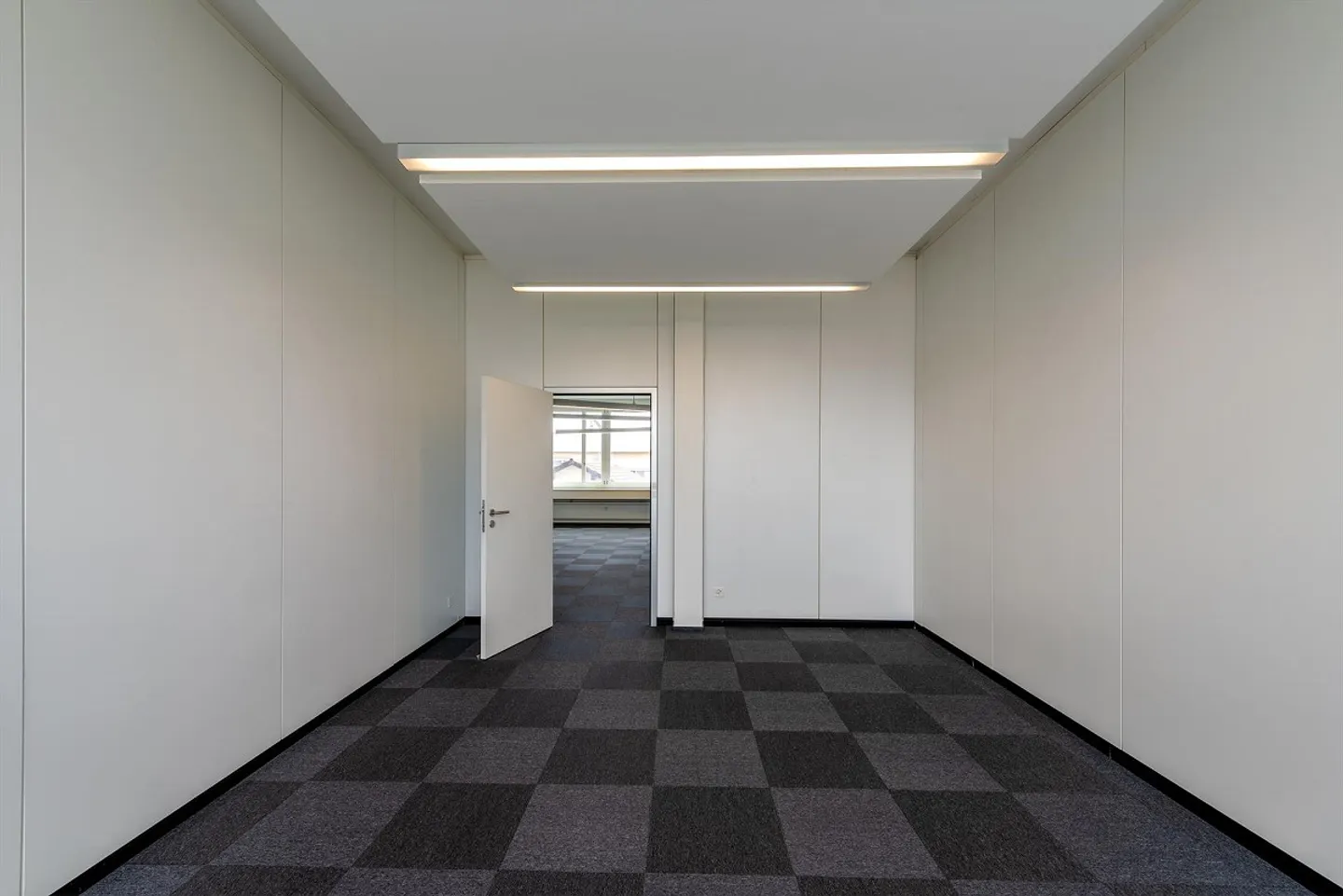 Small office in a good location? Ideal for start-ups & companies - Photo 5 of 10