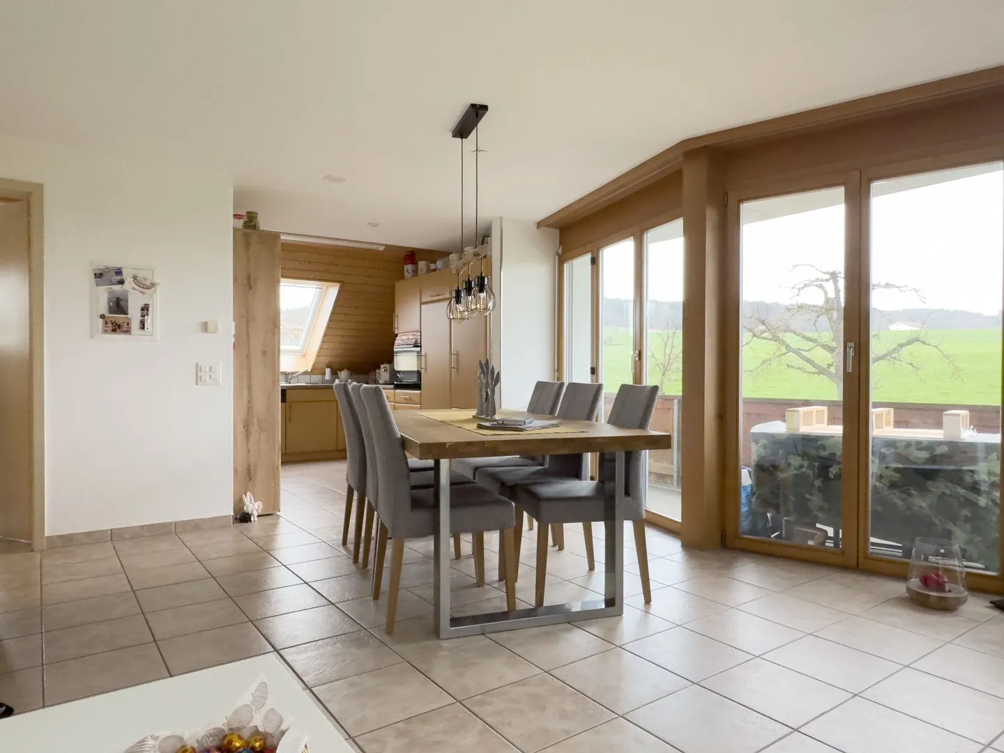 Spacious 3.5-room apartment in rural surroundings with balcony and garden share - Photo 4 of 18
