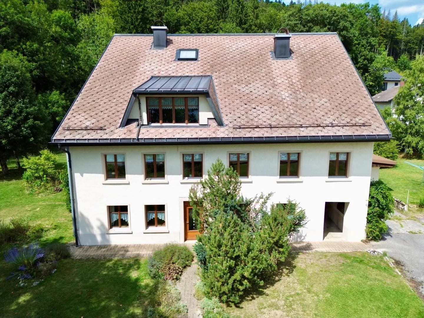 Proprietà redditizia con vista mozzafiato sul lago Joux e potenziale di sviluppo - Foto 1 di 13