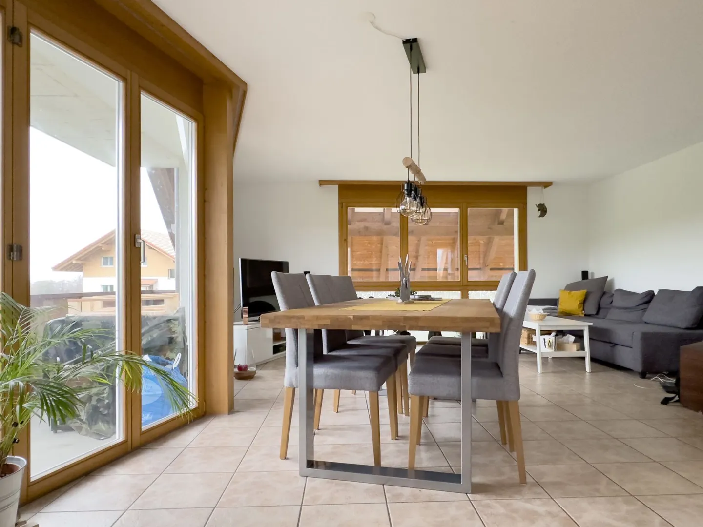 Spacious 3.5-room apartment in rural surroundings with balcony and garden share - Photo 5 of 18