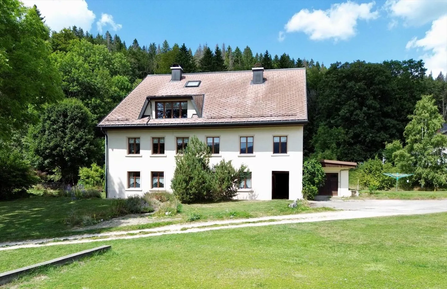 Proprietà redditizia con vista mozzafiato sul lago Joux e potenziale di sviluppo - Foto 3 di 13