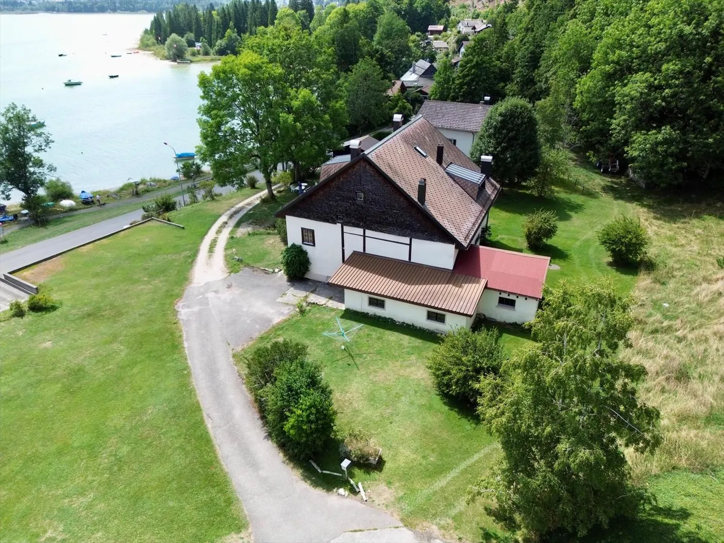 Proprietà redditizia con vista mozzafiato sul lago Joux e potenziale di sviluppo - Foto 8 di 13