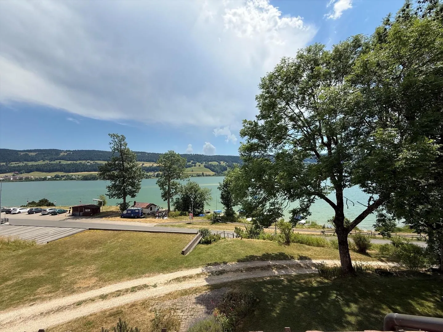 Proprietà redditizia con vista mozzafiato sul lago Joux e potenziale di sviluppo - Foto 10 di 13