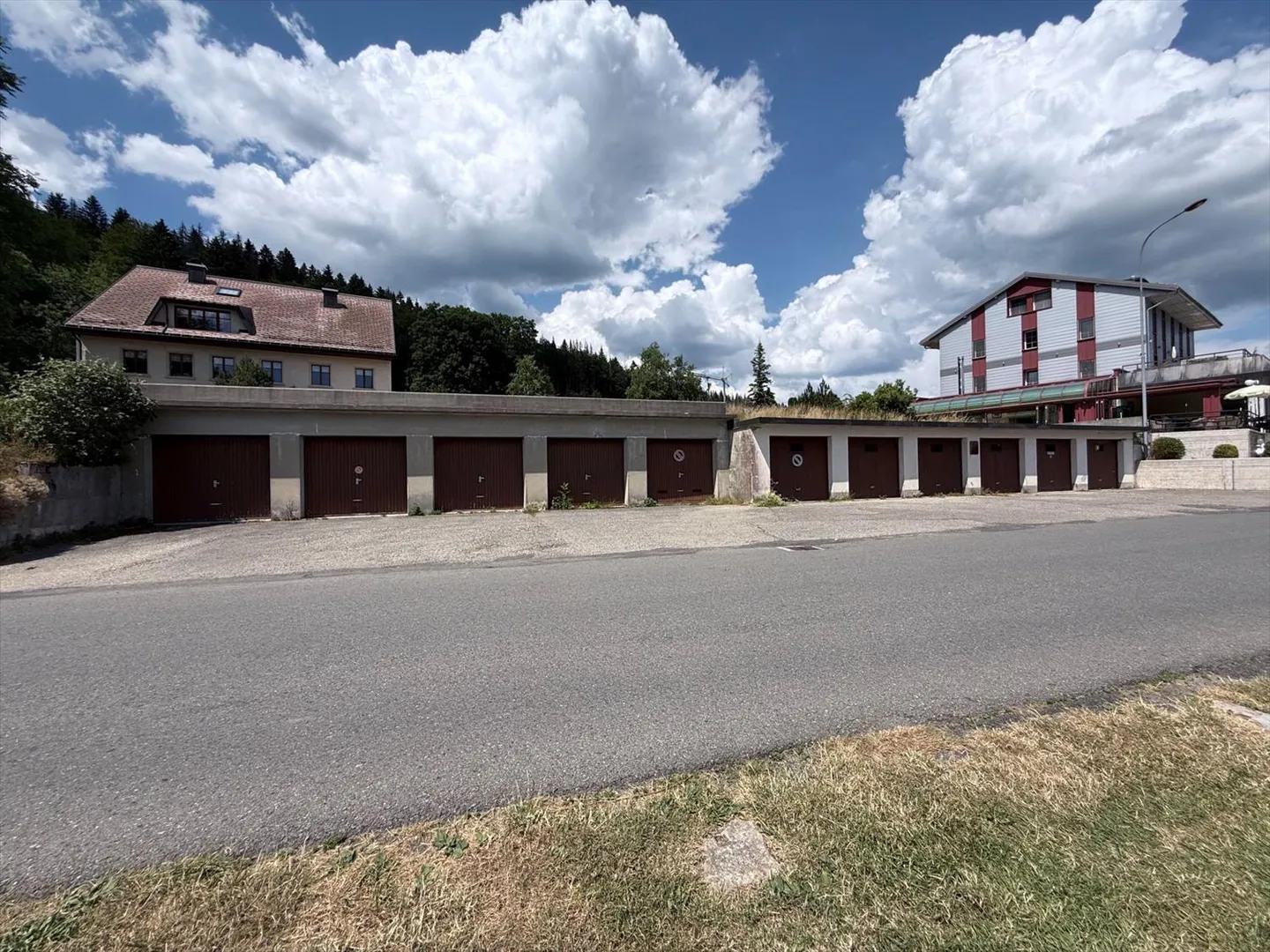 Proprietà redditizia con vista mozzafiato sul lago Joux e potenziale di sviluppo - Foto 13 di 13