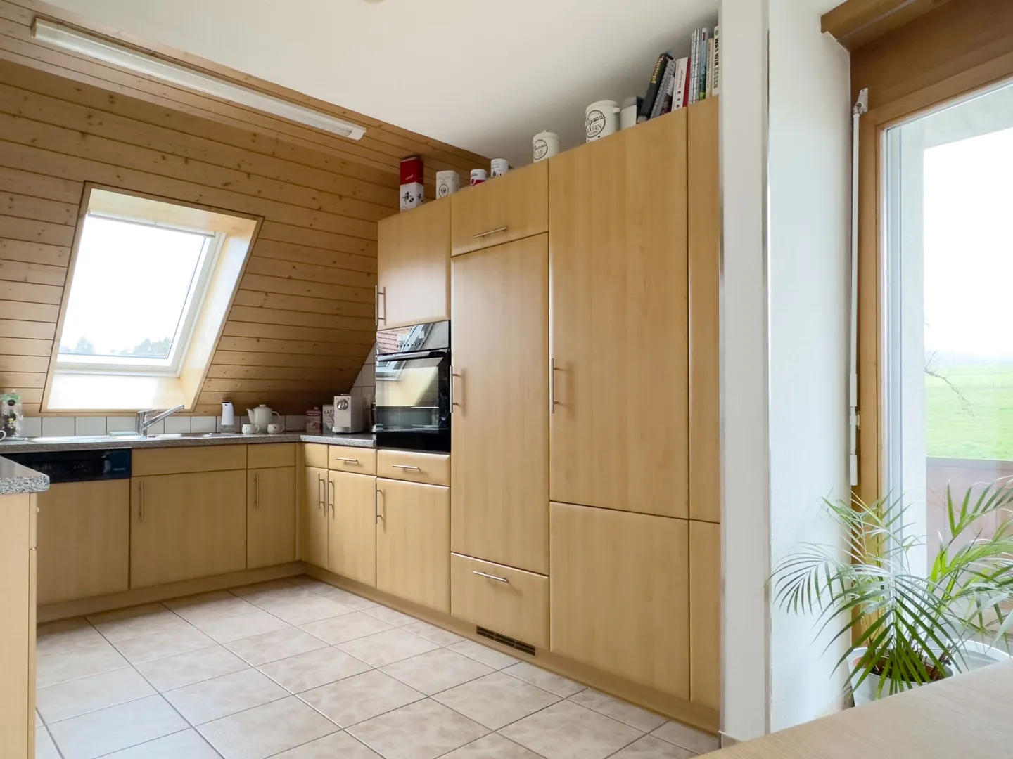 Spacious 3.5-room apartment in rural surroundings with balcony and garden share - Photo 7 of 18
